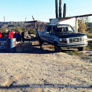 Station essence dans la Baja California