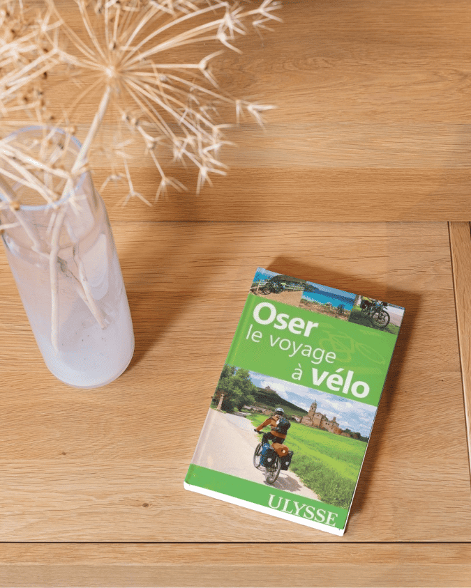 Mockup Oser le voyage à vélo (4) Couverture Face a l'horizon - Laura Pedebas